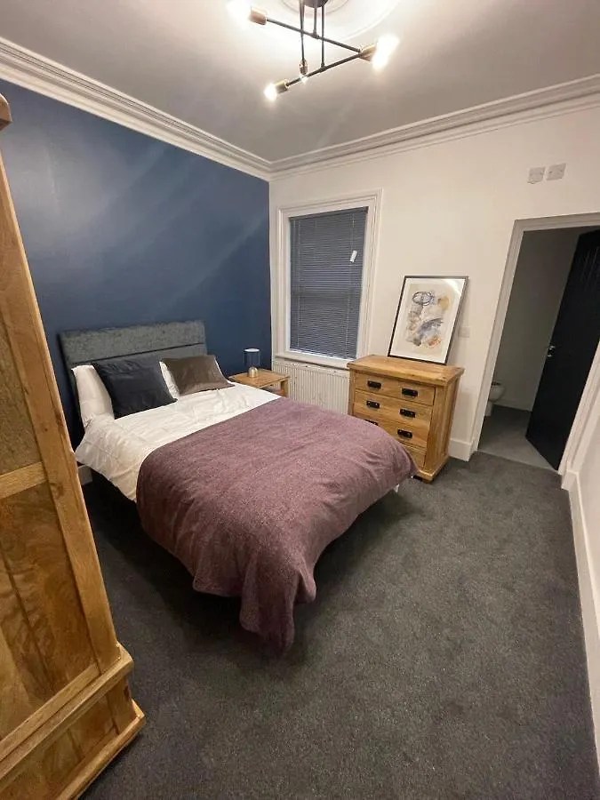 Private Room With En-Suite In Catford, 런던